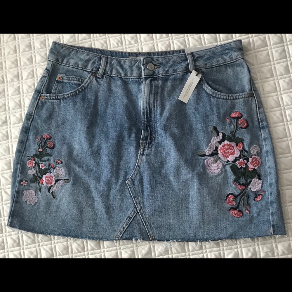 NEW TopShop Women’s Embroidered Floral Denim Skirt - Picture 6 of 7